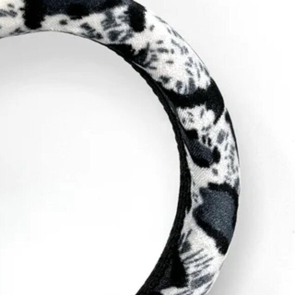 NWOT Magda Padded Grey Leopard Print Velvet Headband - Picture 2 of 7